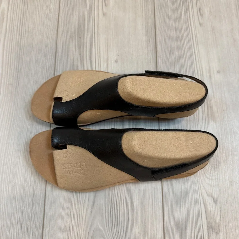 NEW Dansko Reece Black Waxy Burnished Leather Toe Loop Sandal Womens US 10 41